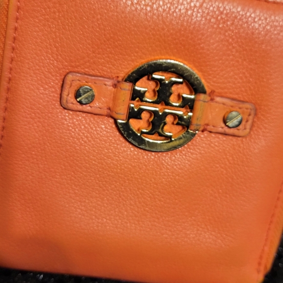 Tory Burch Orange Wallet with Gold Logo - Picture 2 of 7